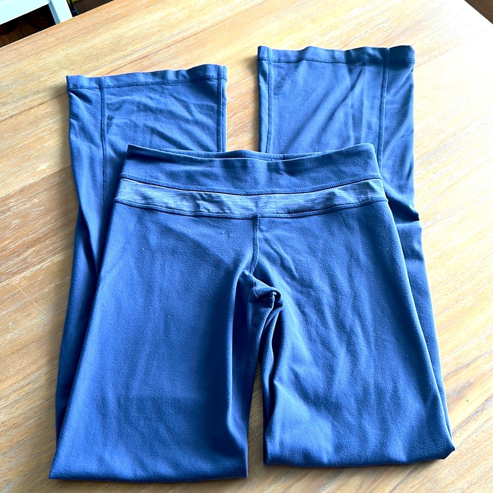 Lululemon Groove pant size 4. Periwinkle.